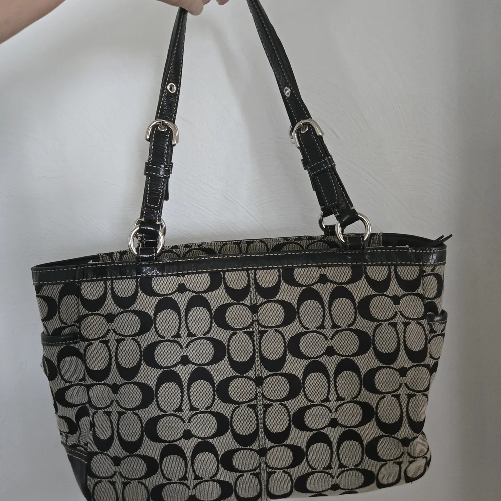 Authentic COACH Signature Pleated Gallery Tote - Black/Grey (F14281) - Picture 3 of 15